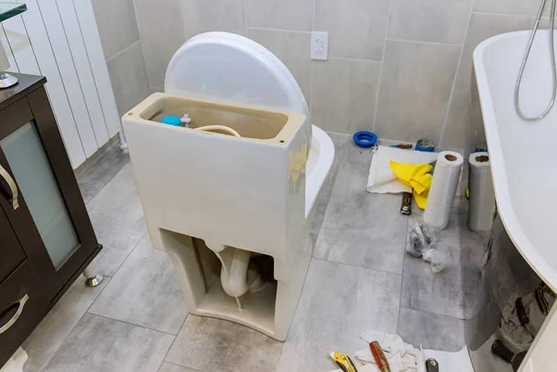 Comment réparer un WC qui s’évacue mal ?